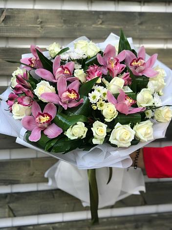 Букет цветов из: Розы и Хризантемы в Менделеево