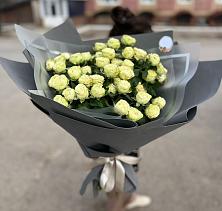 Букет Белые кустовые розы Солинеро в Менделеево
