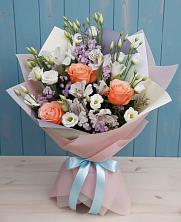 Букет цветов из:  Лизиантусы, Розы, Альстромерии и Гипсофила в Менделеево