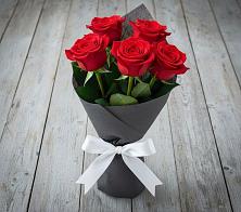 Букет 5 Красных роз Эдлесс Лав в Менделеево