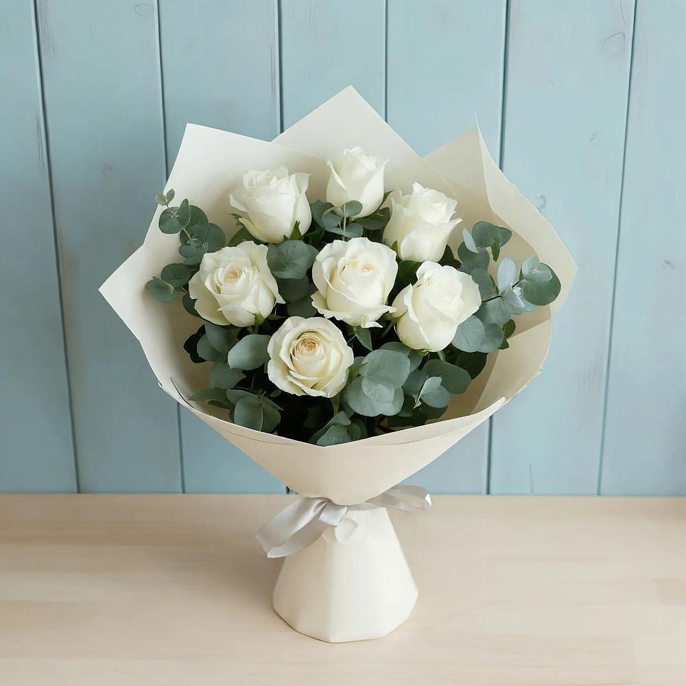 Букет Белые розы в Эвкалипте в Менделеево