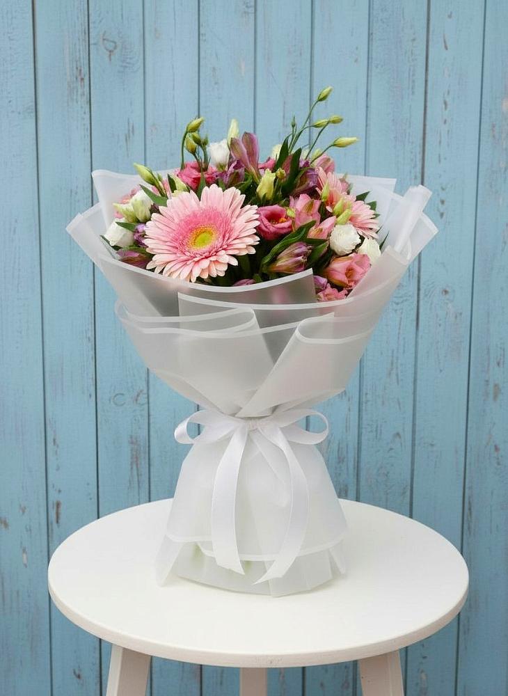 Букет цветов из: Герберы, Альстромерии и Лизиантусы в Менделеево