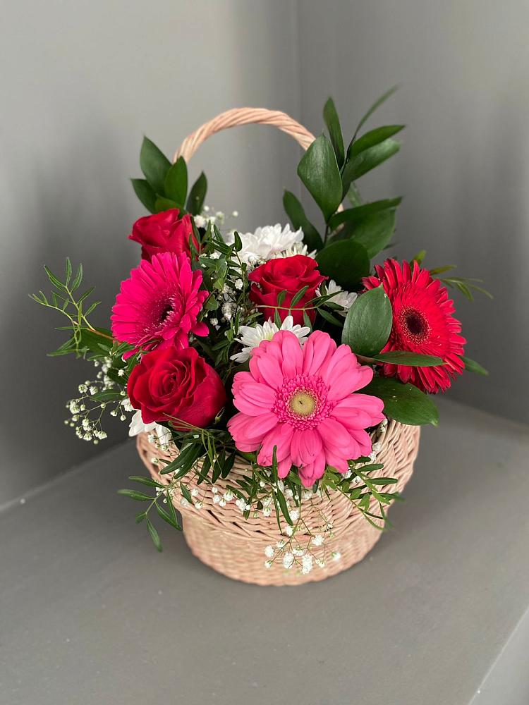 Цветочная композиция из Розы, Хризантемы и Герберы в корзине в Менделеево