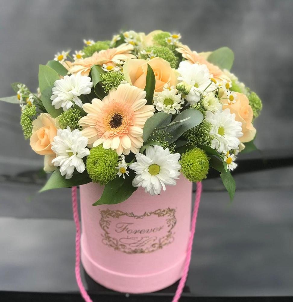 Цветочная композиция из Розы, Герберы и Хризантемы в шляпной коробке в Менделеево