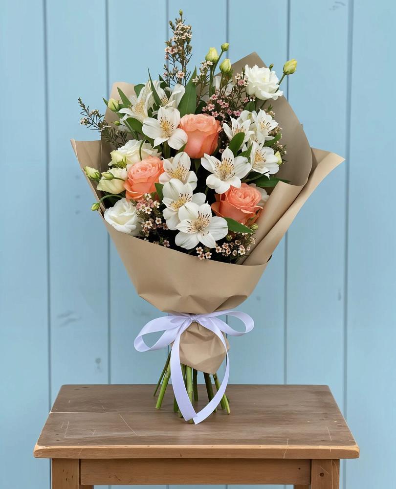 Букет цветов из: Альстромерии, Лизиантусы, Розы и Хризантемы в Менделеево