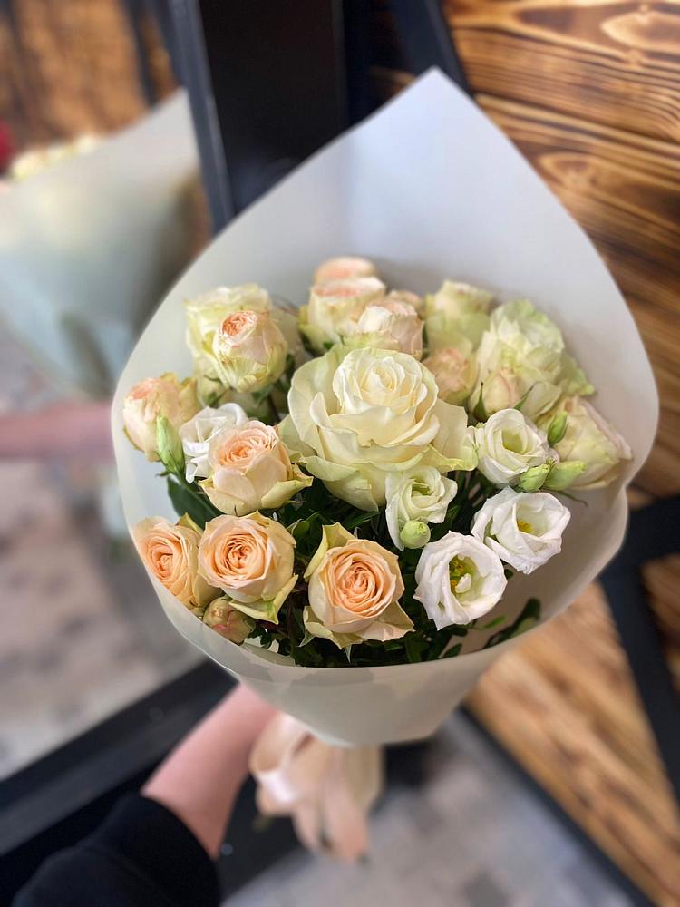 Букет цветов из: Розы и Лизиантусы в Менделеево